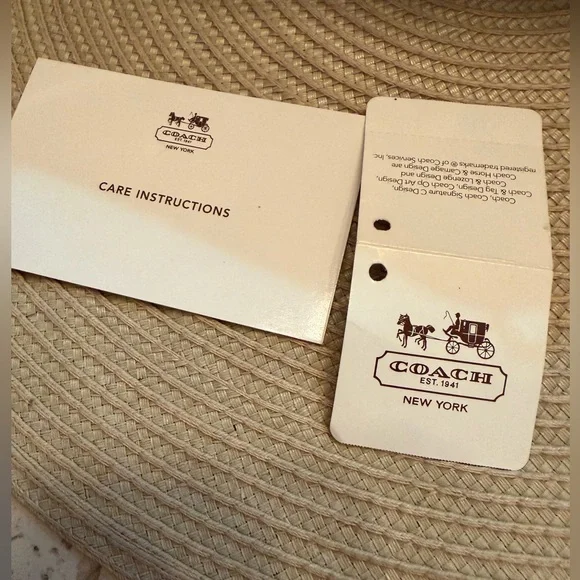 NWT 2012 Coach Navy Pleated Patent Leather Wristlet Clutch with Stitching - Picture 11 of 16